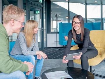 Mitarbeitende der envia THERM bei einer Besprechung Mitarbeitende der envia THERM bei einer Besprechung